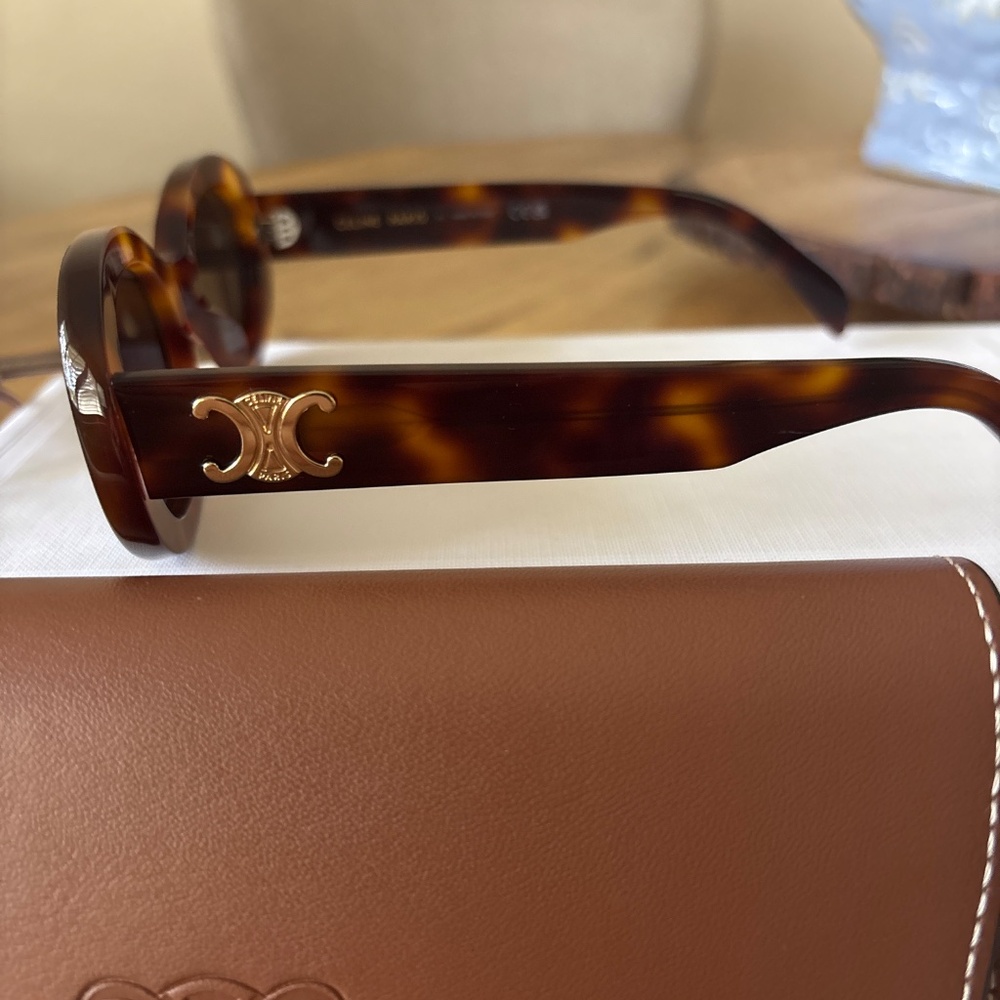 Never Worn Before Celine Triomphe CL40194U Sunglasses Women - Picture 2 of 3